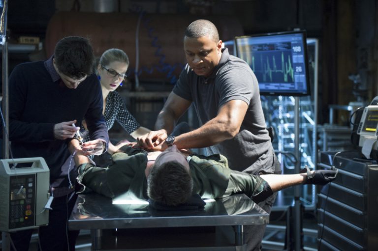 Review:  Arrow 2.09 – “Three Ghosts” aka You’ll Never Guess Who’s in the City Now!