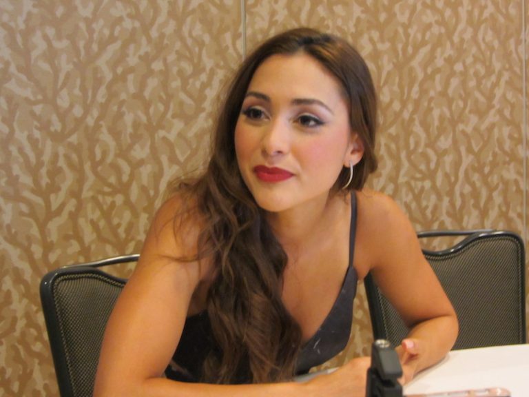 Interview with Lindsey Morgan of The 100 – Comic Con 2016